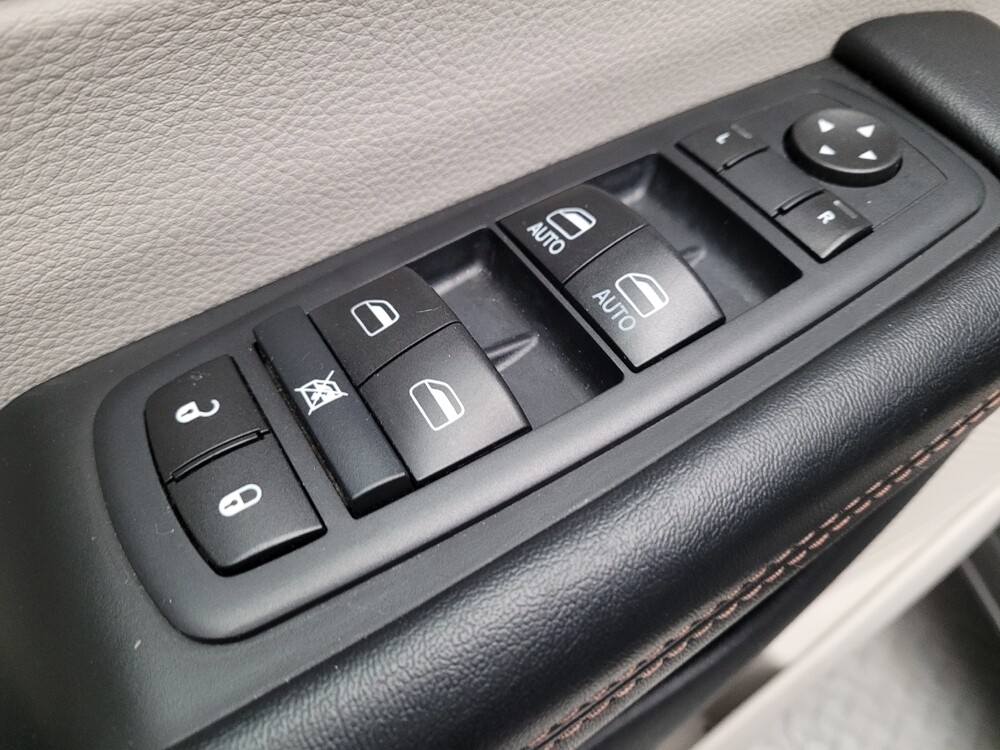 2017 Chrysler Pacifica in Downey, CA 90241 - 18113049 27