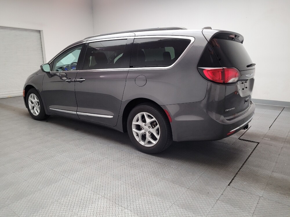2017 Chrysler Pacifica in Downey, CA 90241 - 18113049 3