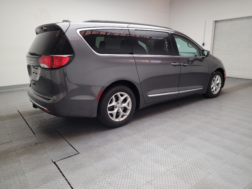 2017 Chrysler Pacifica in Downey, CA 90241 - 18113049 10