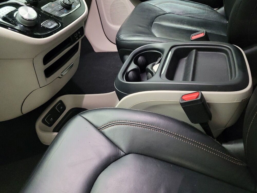 2017 Chrysler Pacifica in Downey, CA 90241 - 18113049 26