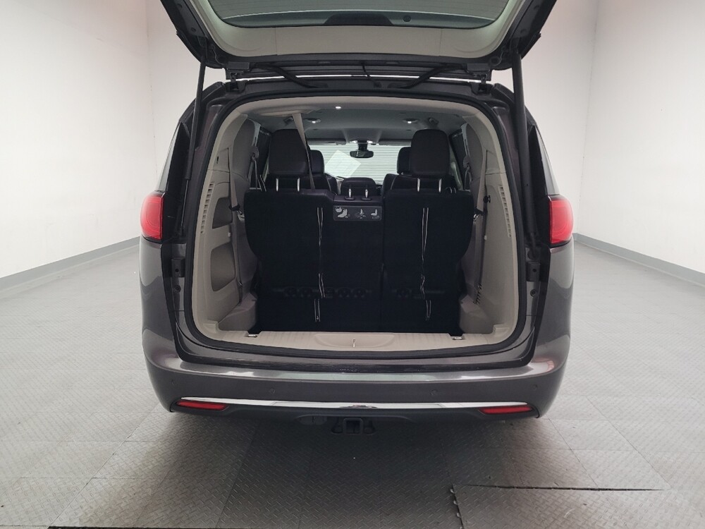 2017 Chrysler Pacifica in Downey, CA 90241 - 18113049 29