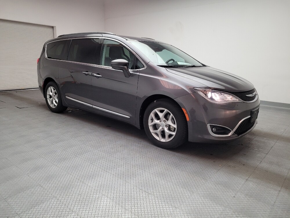 2017 Chrysler Pacifica in Downey, CA 90241 - 18113049 11