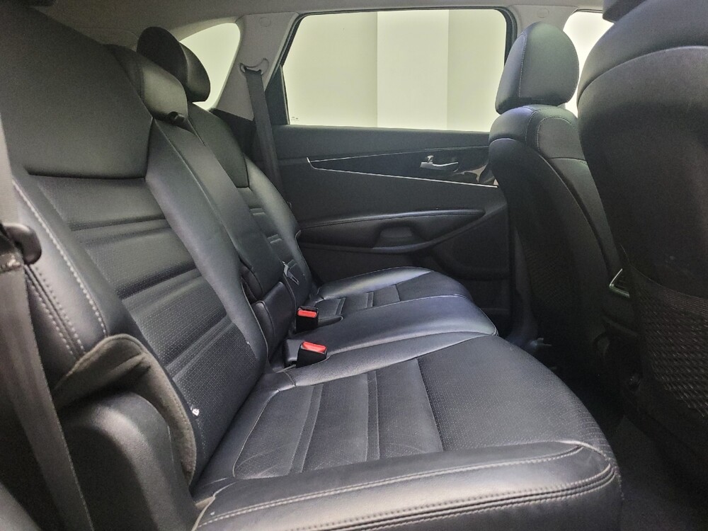 2019 Kia Sorento in Eastpointe, MI 48021 - 18113063 19