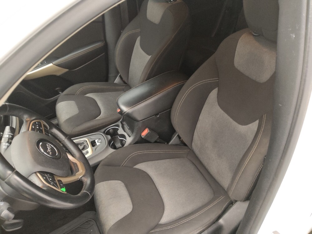 2018 Jeep Cherokee in Topeka, KS 66611 - 18113068 17