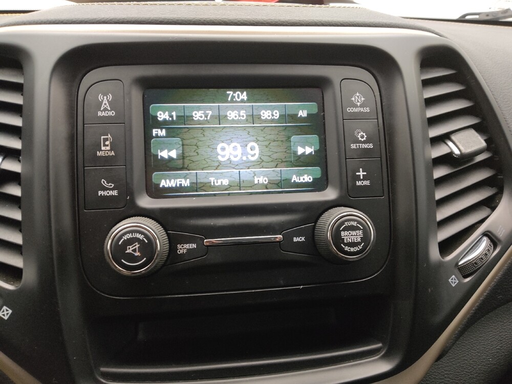 2018 Jeep Cherokee in Topeka, KS 66611 - 18113068 25