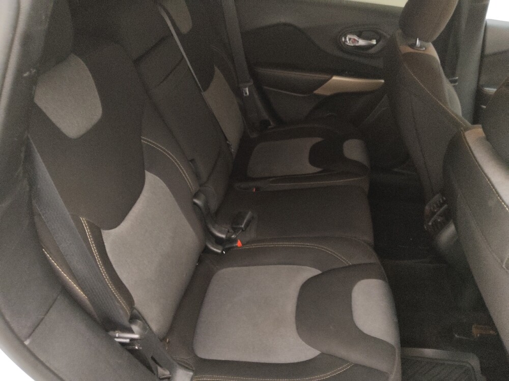 2018 Jeep Cherokee in Topeka, KS 66611 - 18113068 19