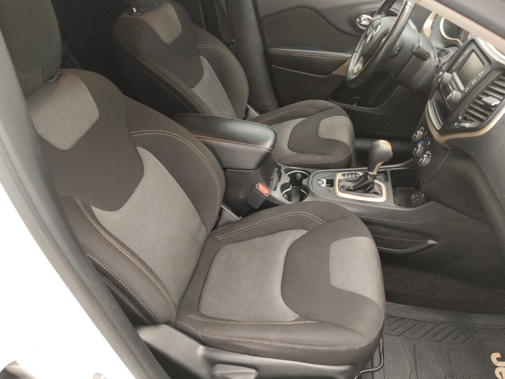 2018 Jeep Cherokee in Topeka, KS 66611 - 18113068 21