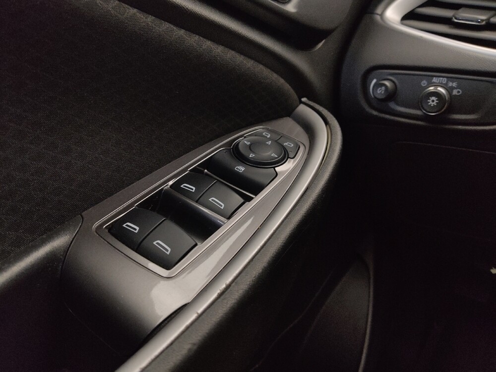 2020 Chevrolet Malibu in Topeka, KS 66611 - 18113069 27