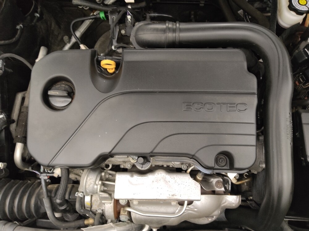 2020 Chevrolet Malibu in Topeka, KS 66611 - 18113069 30