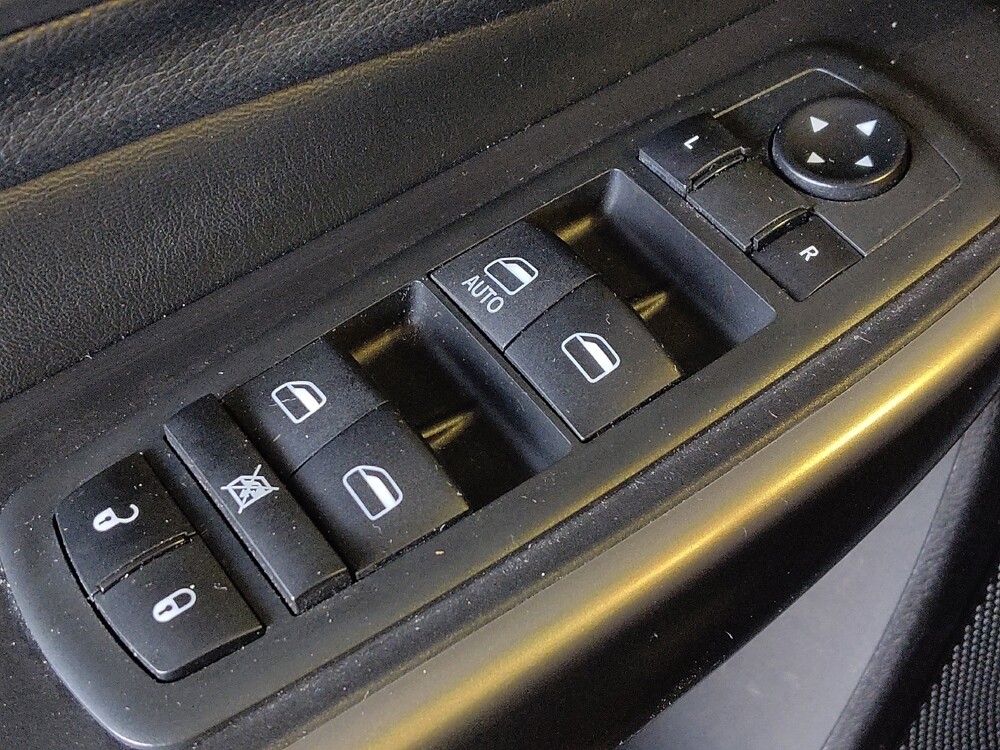 2020 Jeep Cherokee in Live Oak, TX 78233 - 18113084 27