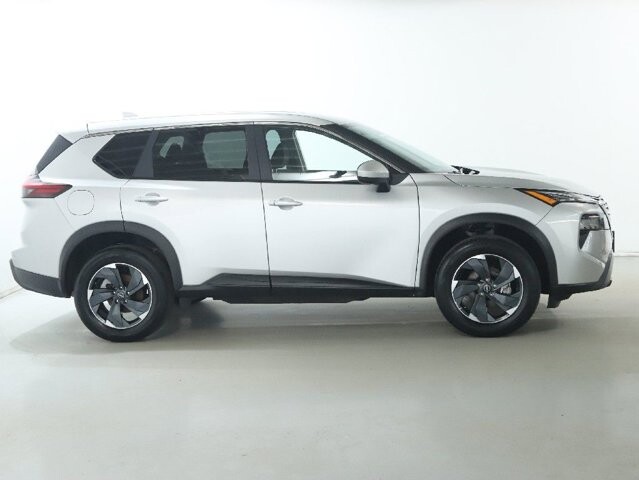 2025 Nissan Rogue in Bedford, OH 44146 - 18113106 11