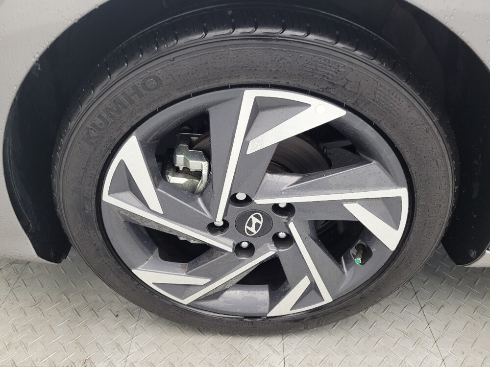 2025 Hyundai Elantra in Charleston, SC 29414 - 18113275 31