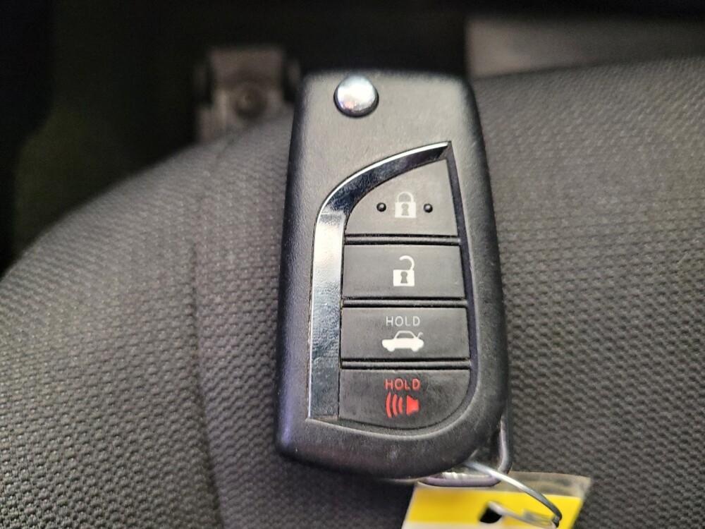 2021 Toyota Corolla in Maple Heights, OH 44137 - 18113312 32