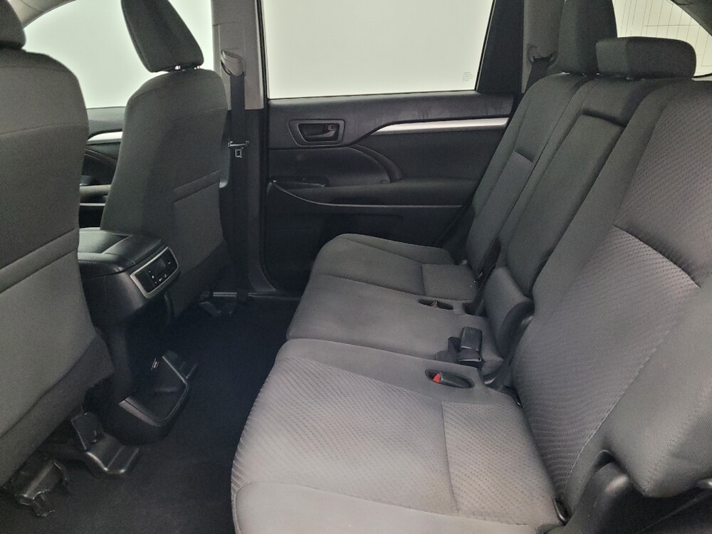 2018 Toyota Highlander in Jacksonville, FL 32210 - 18113370 18