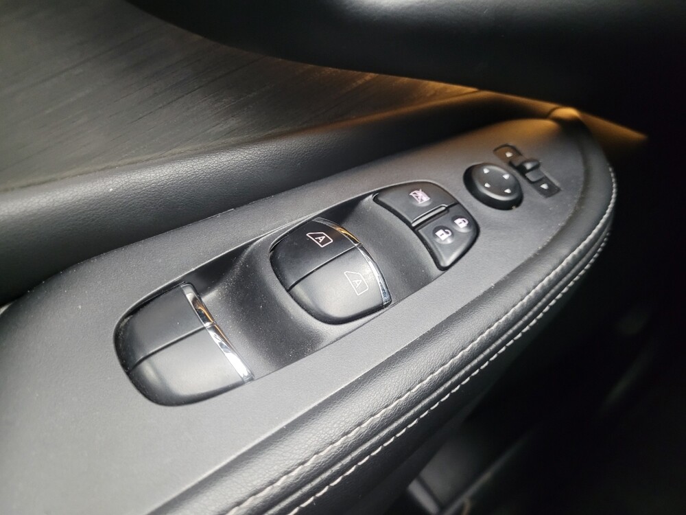 2018 Nissan Murano in Indianapolis, IN 46222 - 18113379 27