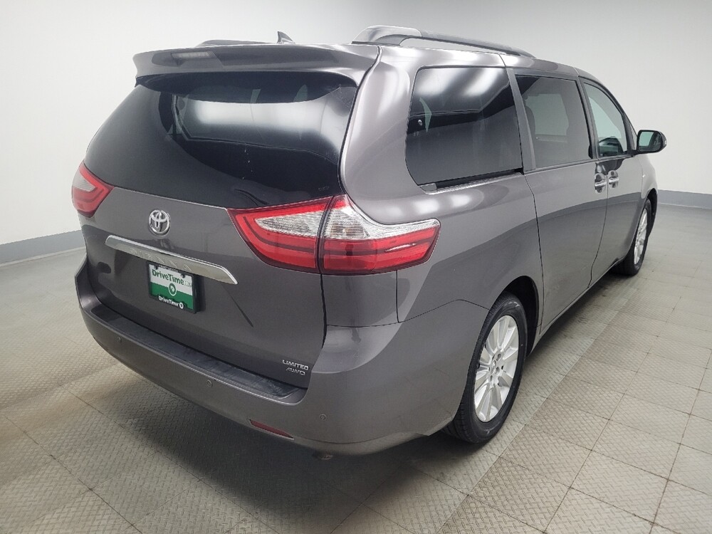 2016 Toyota Sienna in Indianapolis, IN 46222 - 18113389 9