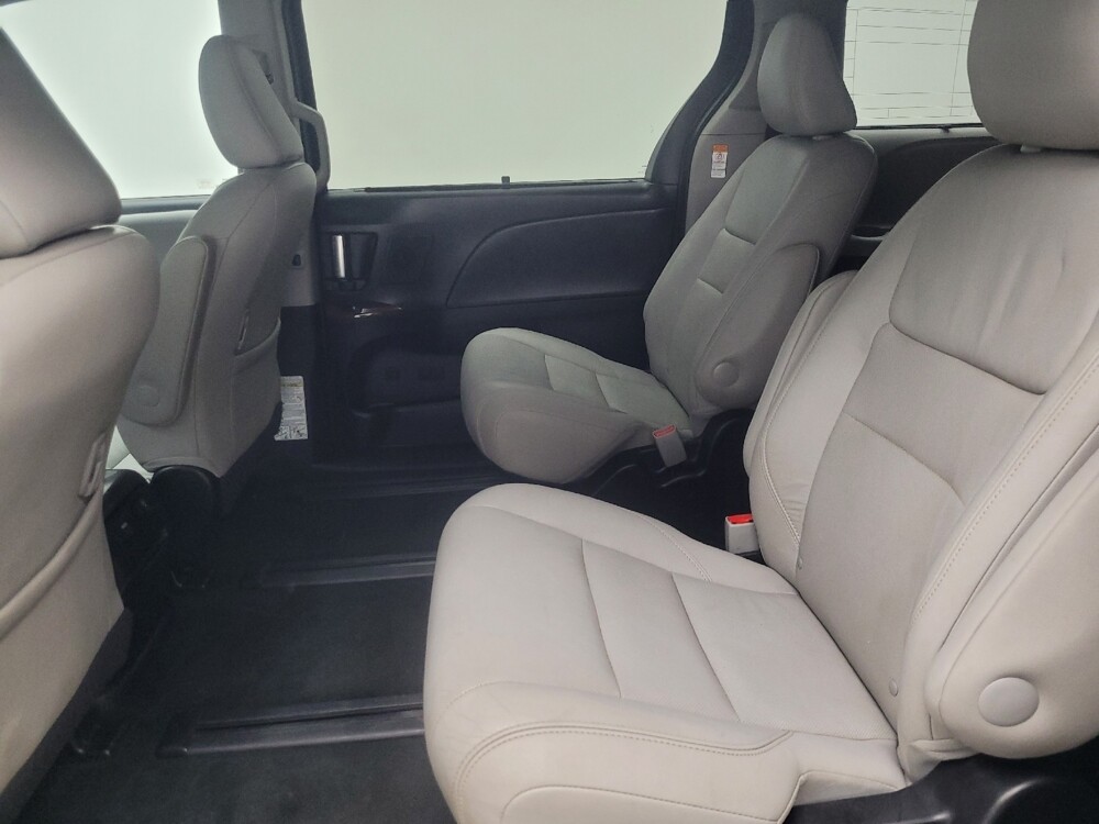 2016 Toyota Sienna in Indianapolis, IN 46222 - 18113389 18