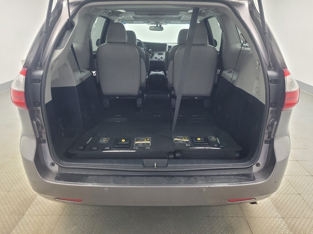 2016 Toyota Sienna in Indianapolis, IN 46222 - 18113389 29