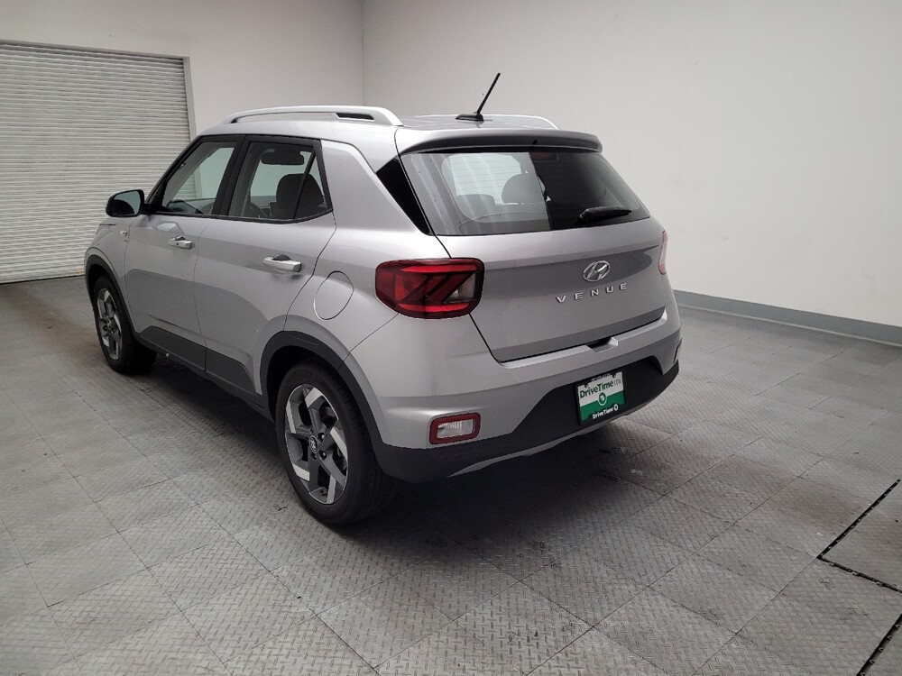 2025 Hyundai Venue in Downey, CA 90241 - 18113404 5