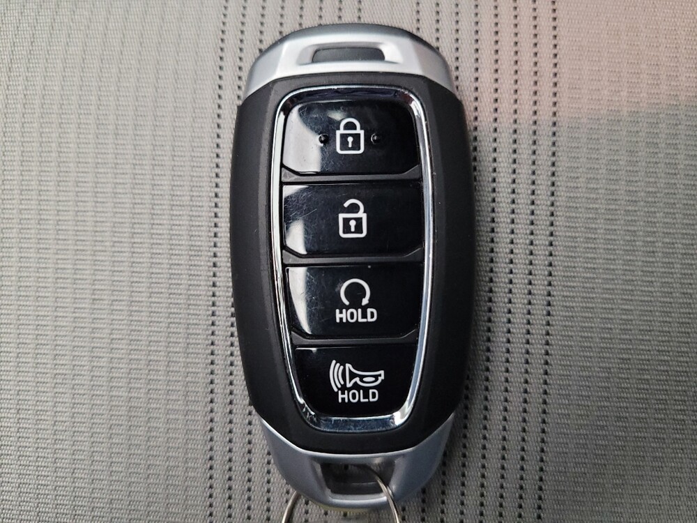 2025 Hyundai Venue in Downey, CA 90241 - 18113404 32