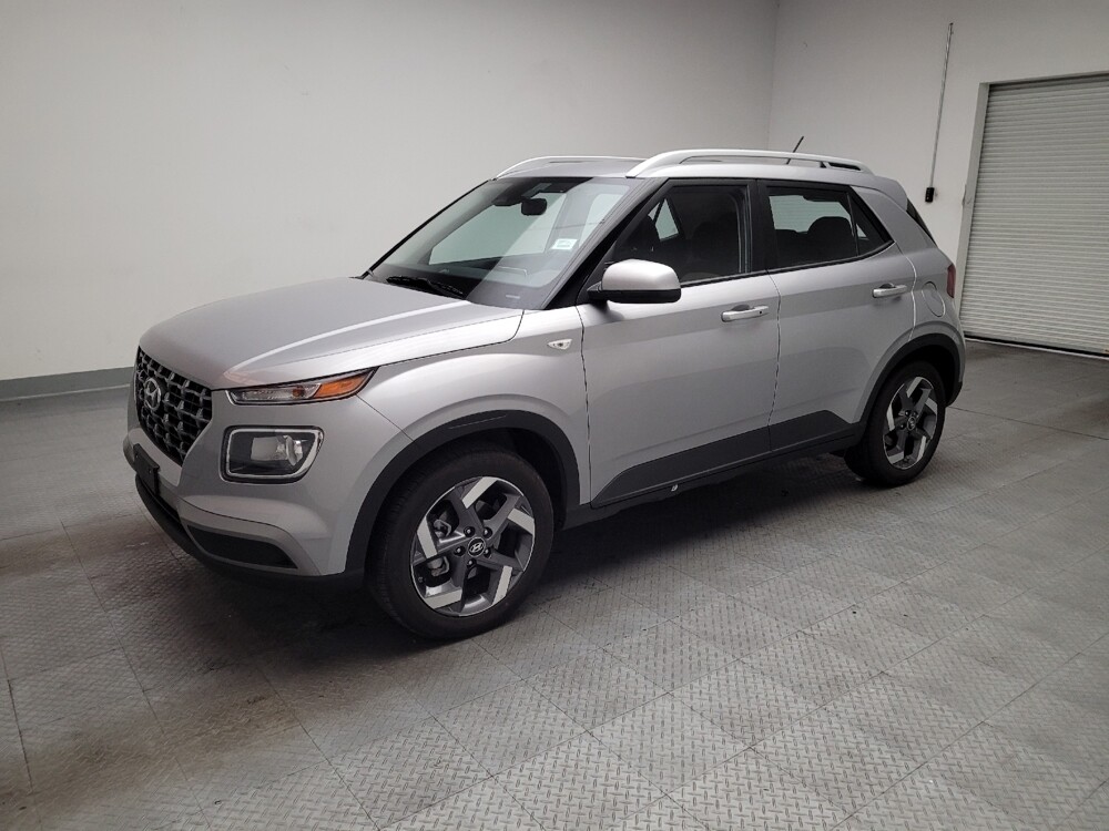 2025 Hyundai Venue in Downey, CA 90241 - 18113404 2