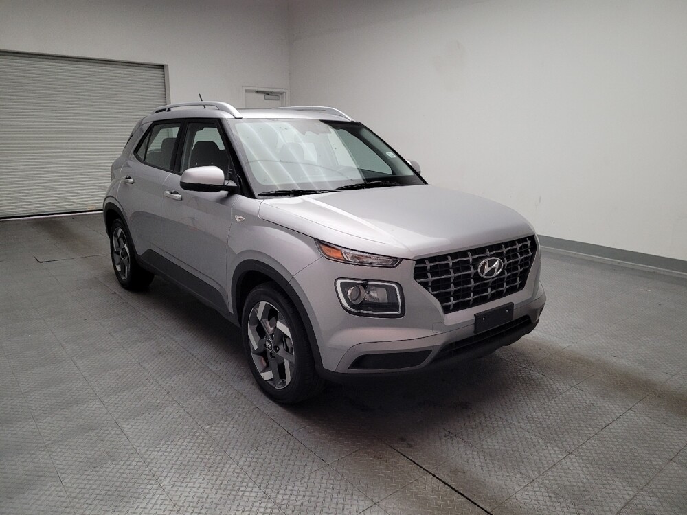 2025 Hyundai Venue in Downey, CA 90241 - 18113404 13