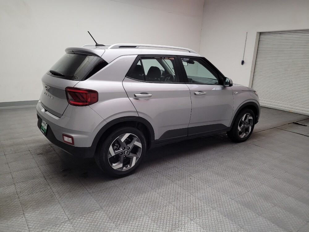 2025 Hyundai Venue in Downey, CA 90241 - 18113404 10