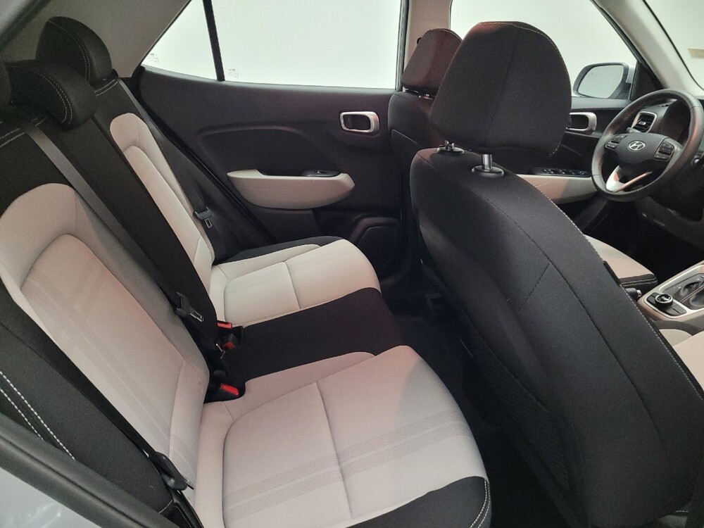2025 Hyundai Venue in Downey, CA 90241 - 18113404 19