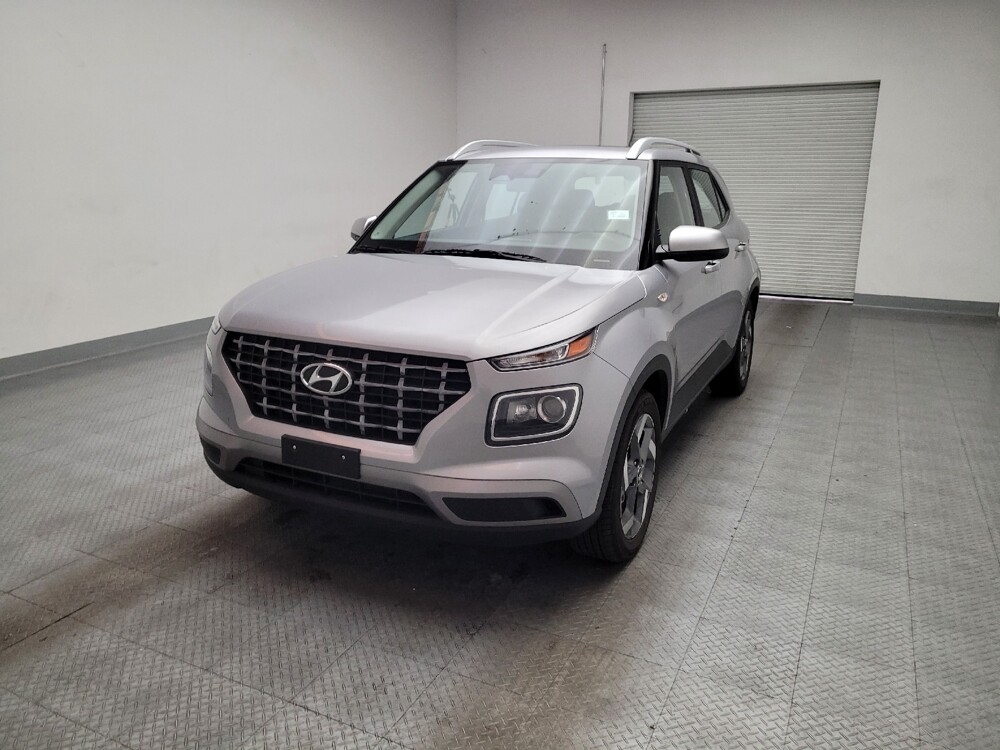 2025 Hyundai Venue in Downey, CA 90241 - 18113404 15