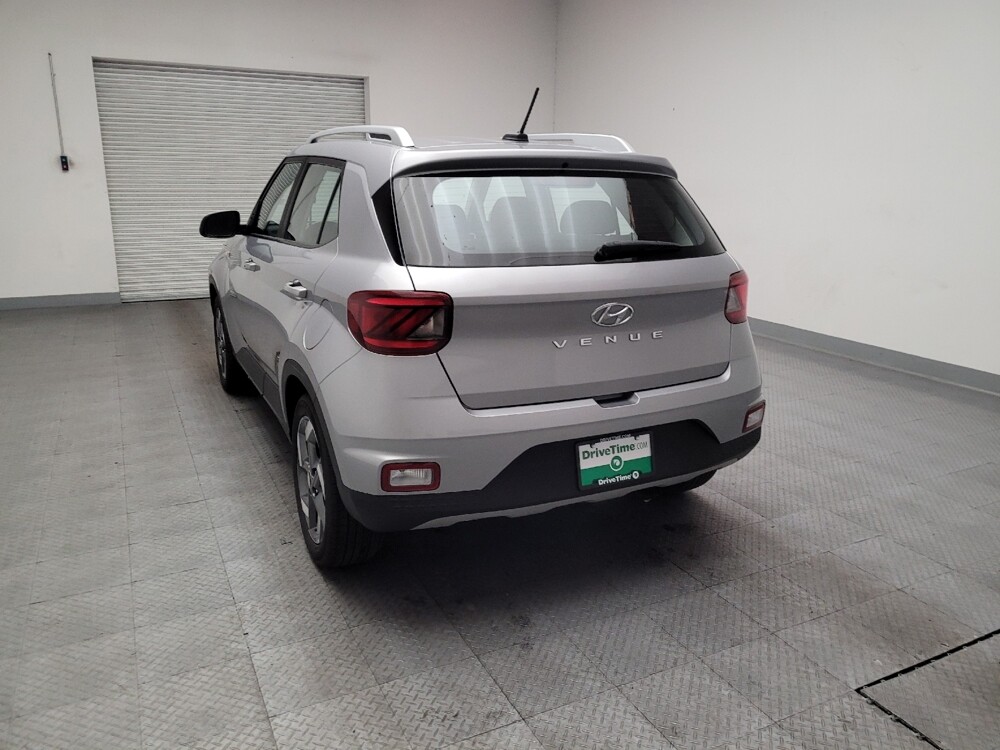 2025 Hyundai Venue in Downey, CA 90241 - 18113404 6