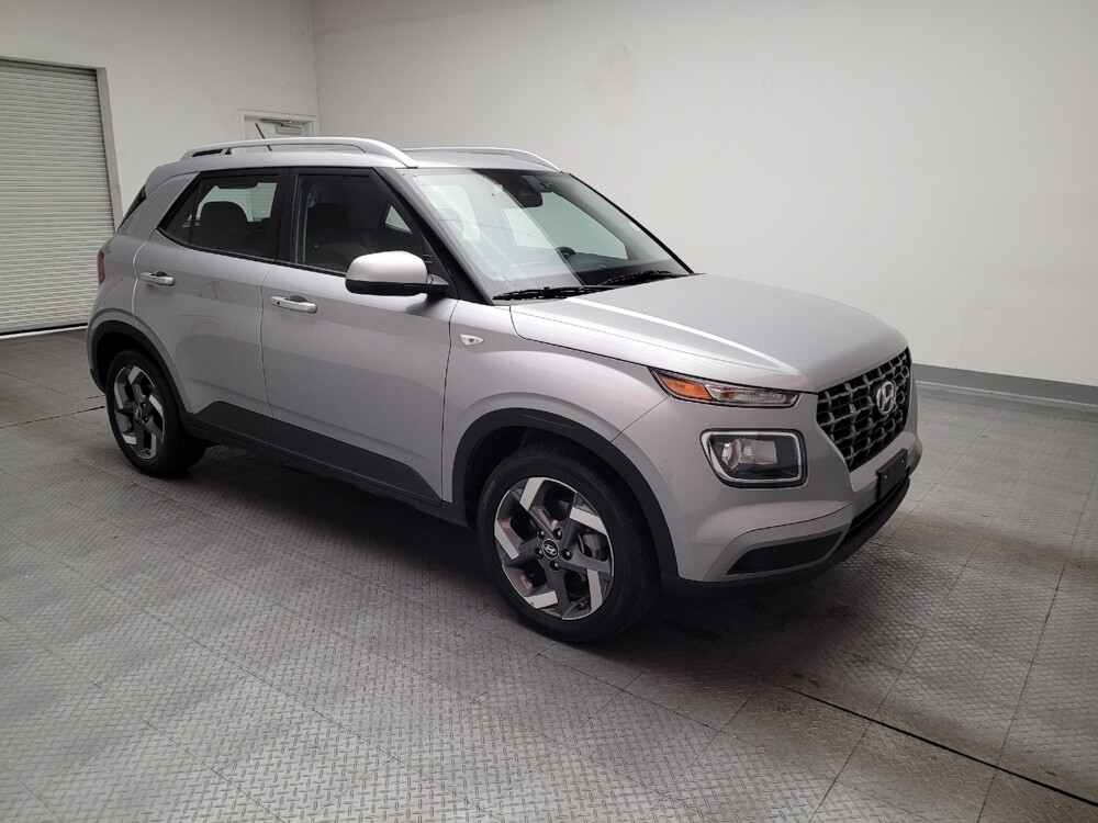 2025 Hyundai Venue in Downey, CA 90241 - 18113404 11