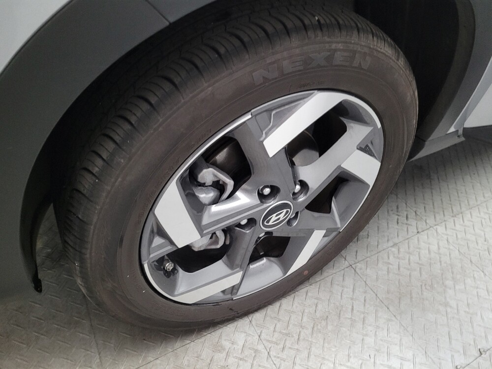 2025 Hyundai Venue in Downey, CA 90241 - 18113404 31