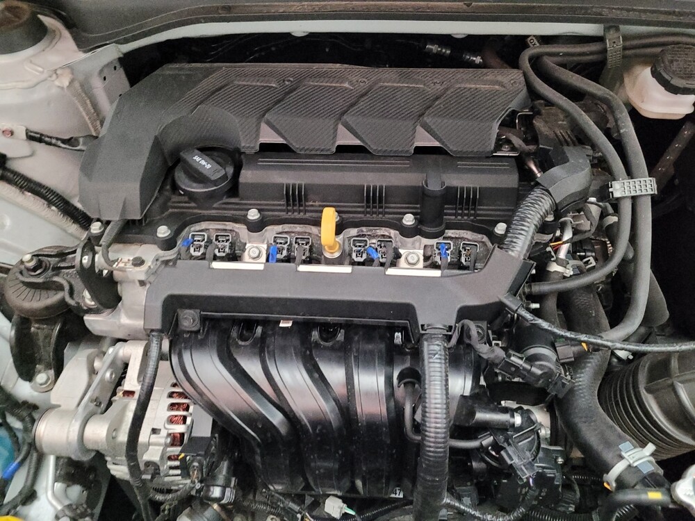 2025 Hyundai Venue in Downey, CA 90241 - 18113404 30