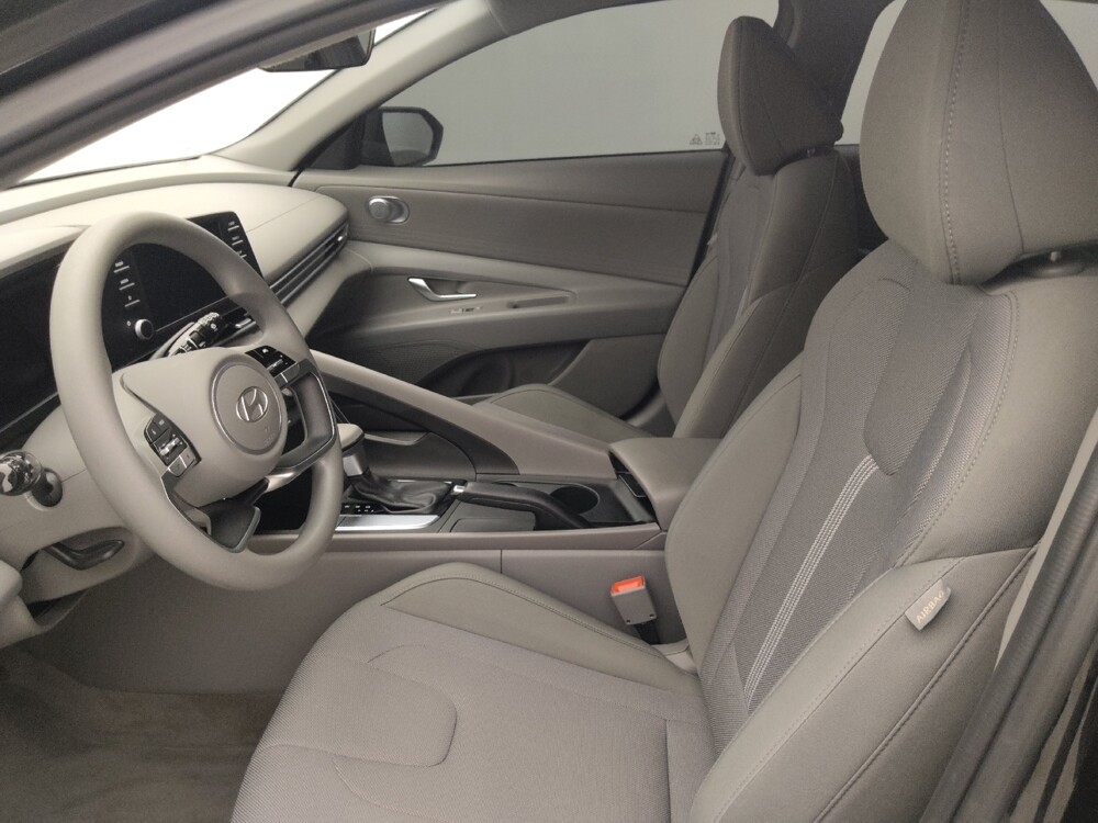 2025 Hyundai Elantra in Fort Myers, FL 33907 - 18113480 17