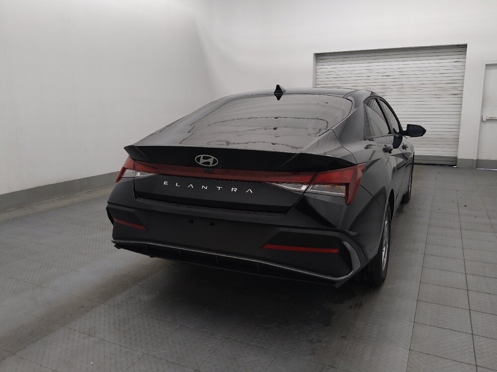 2025 Hyundai Elantra in Fort Myers, FL 33907 - 18113480 7