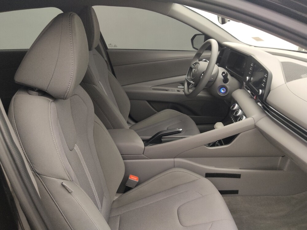 2025 Hyundai Elantra in Fort Myers, FL 33907 - 18113480 21