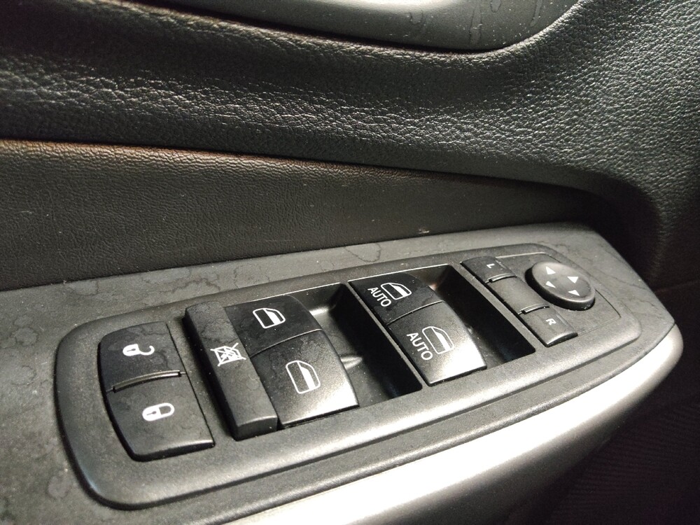 2019 Jeep Cherokee in Raleigh, NC 27604 - 18113556 27