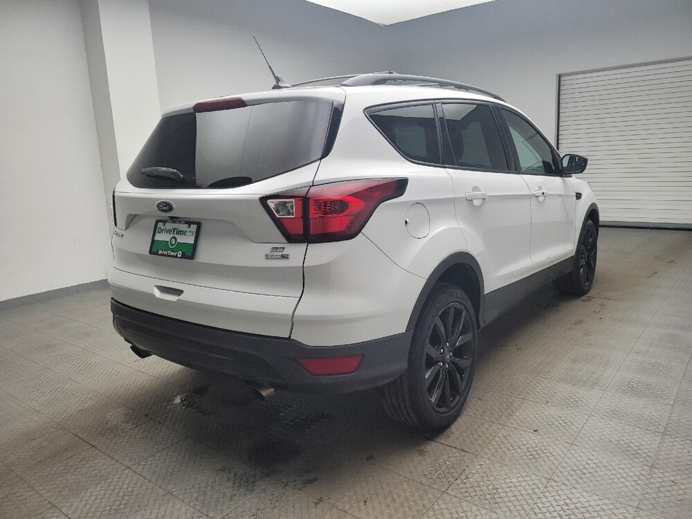 2019 Ford Escape in Taylor, MI 48180 - 18113598 9