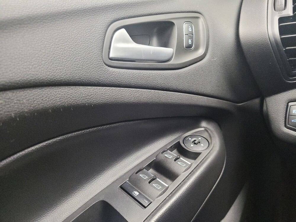 2019 Ford Escape in Taylor, MI 48180 - 18113598 27