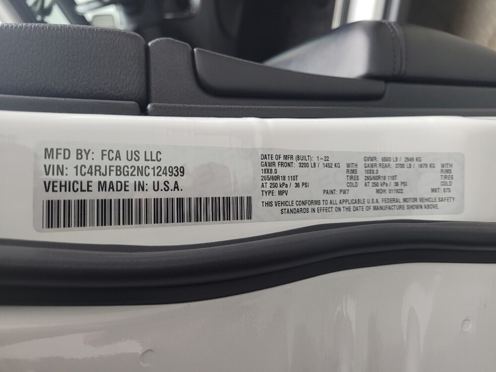 2022 Jeep Grand Cherokee in Taylor, MI 48180 - 18113601 33