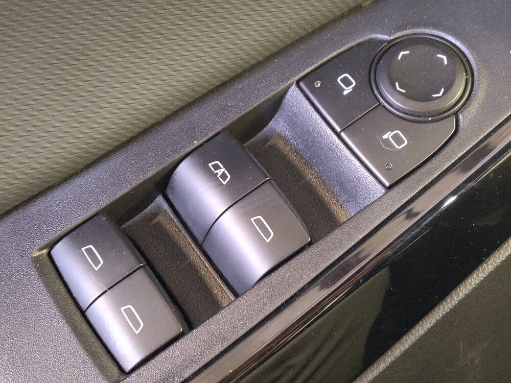 2025 Chevrolet Equinox in Houston, TX 77034 - 18113605 27