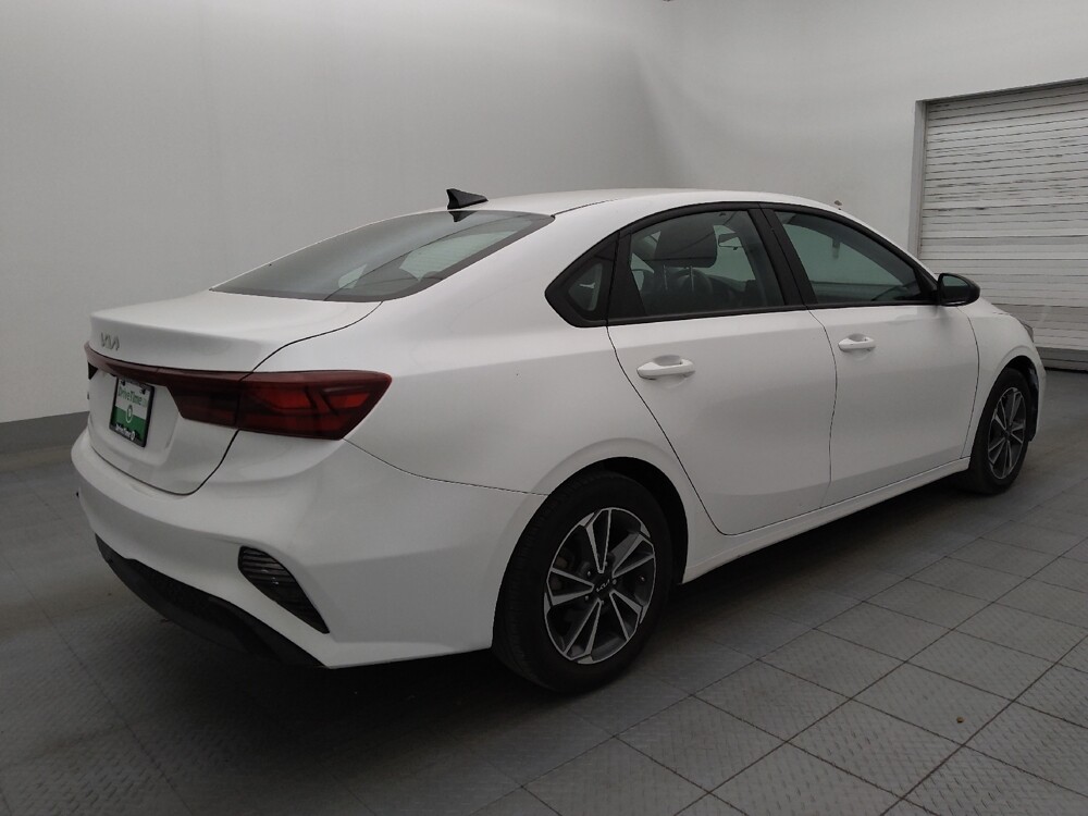 2023 Kia Forte in Bradenton, FL 34207 - 18113611 10