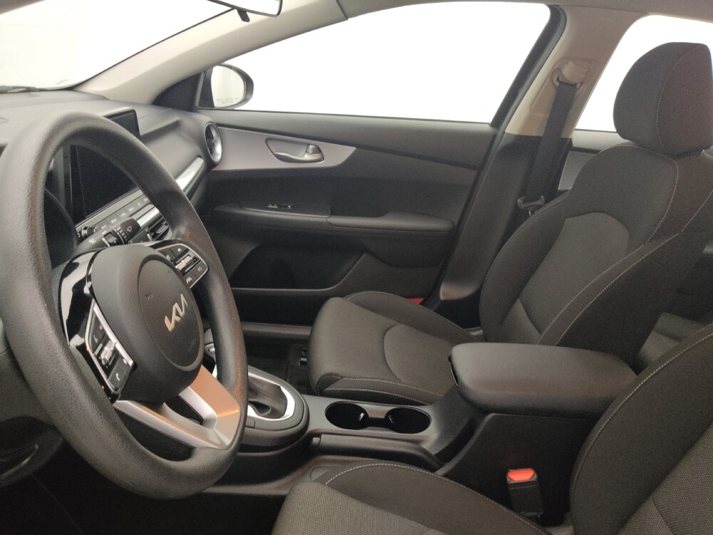 2024 Kia Forte in Tampa, FL 33619 - 18113624 17