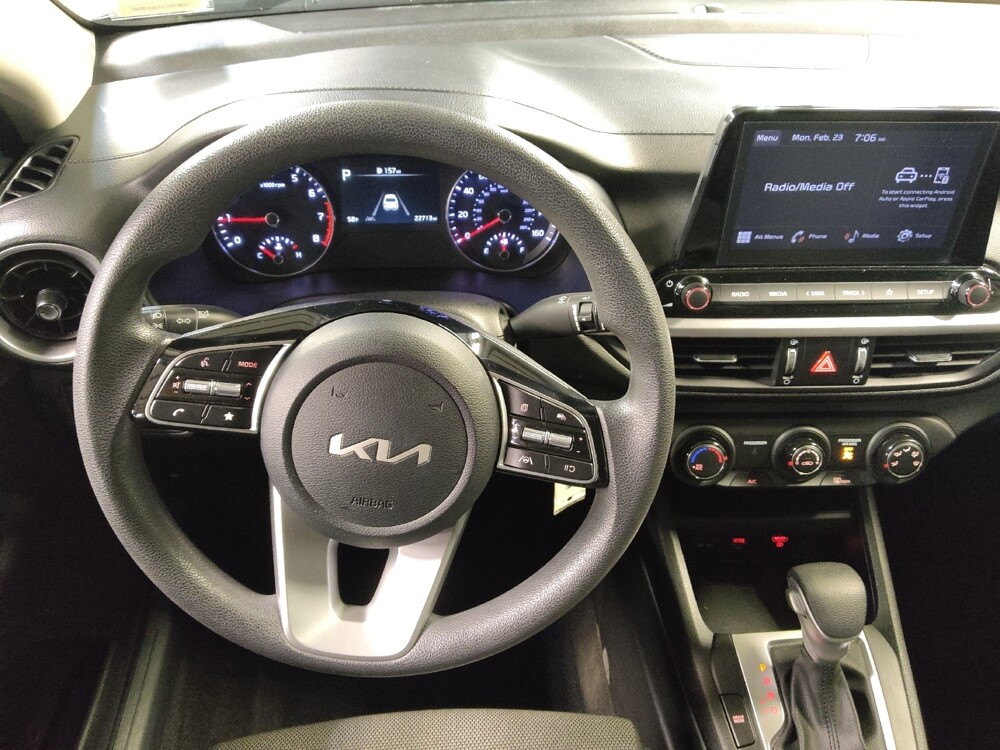 2024 Kia Forte in Tampa, FL 33619 - 18113624 22