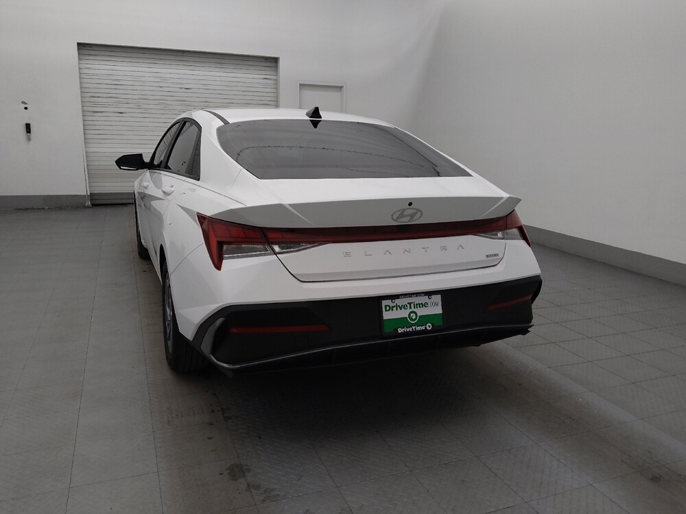 2024 Hyundai Elantra in Bradenton, FL 34207 - 18113633 6