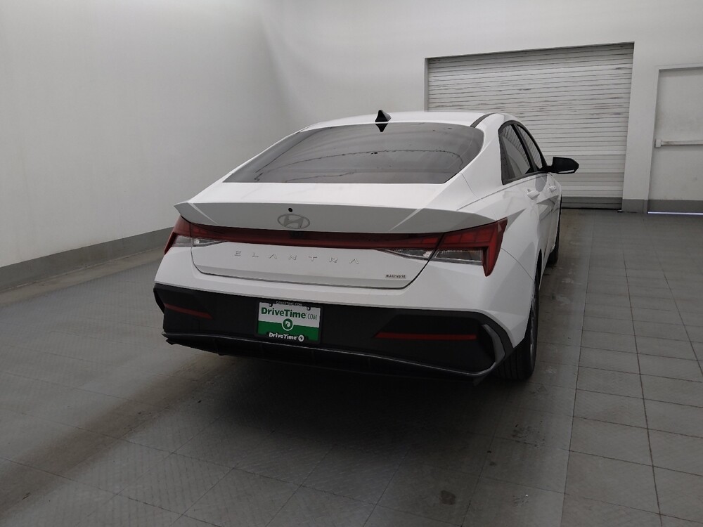 2024 Hyundai Elantra in Bradenton, FL 34207 - 18113633 7
