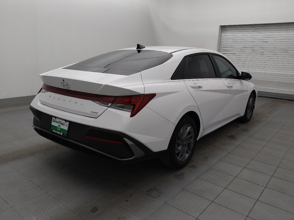 2024 Hyundai Elantra in Bradenton, FL 34207 - 18113633 9