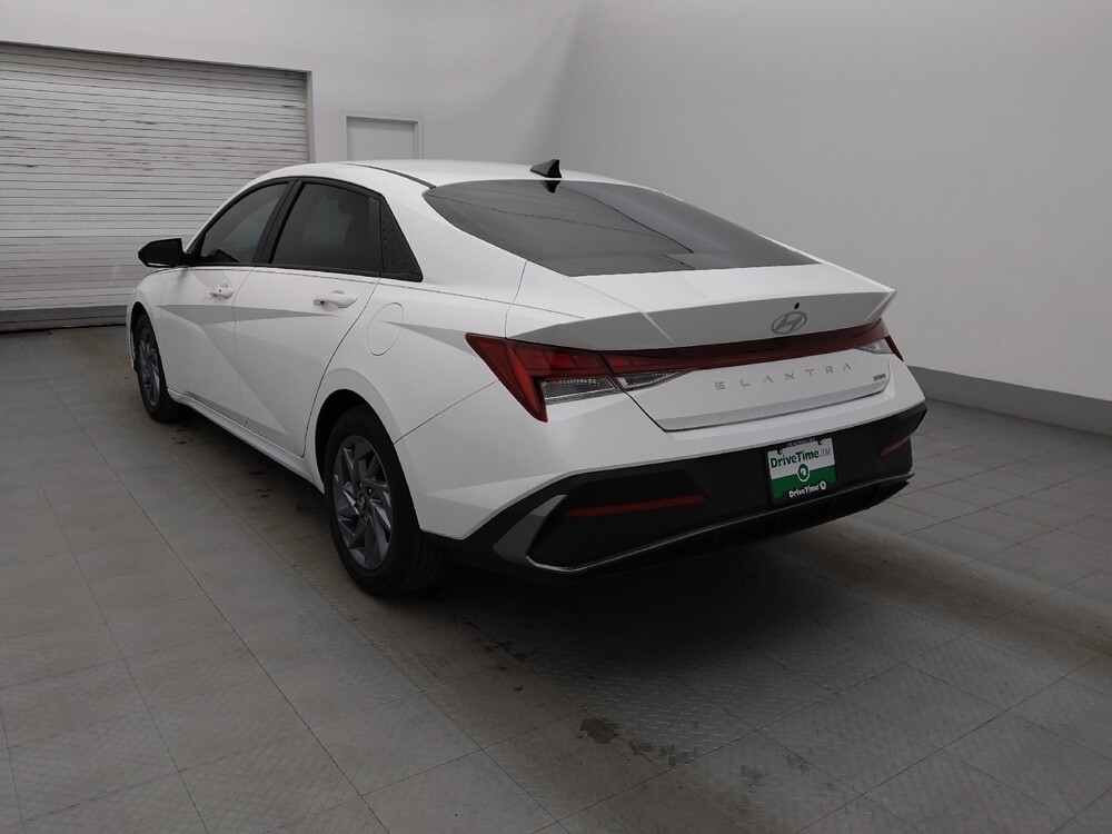 2024 Hyundai Elantra in Bradenton, FL 34207 - 18113633 5