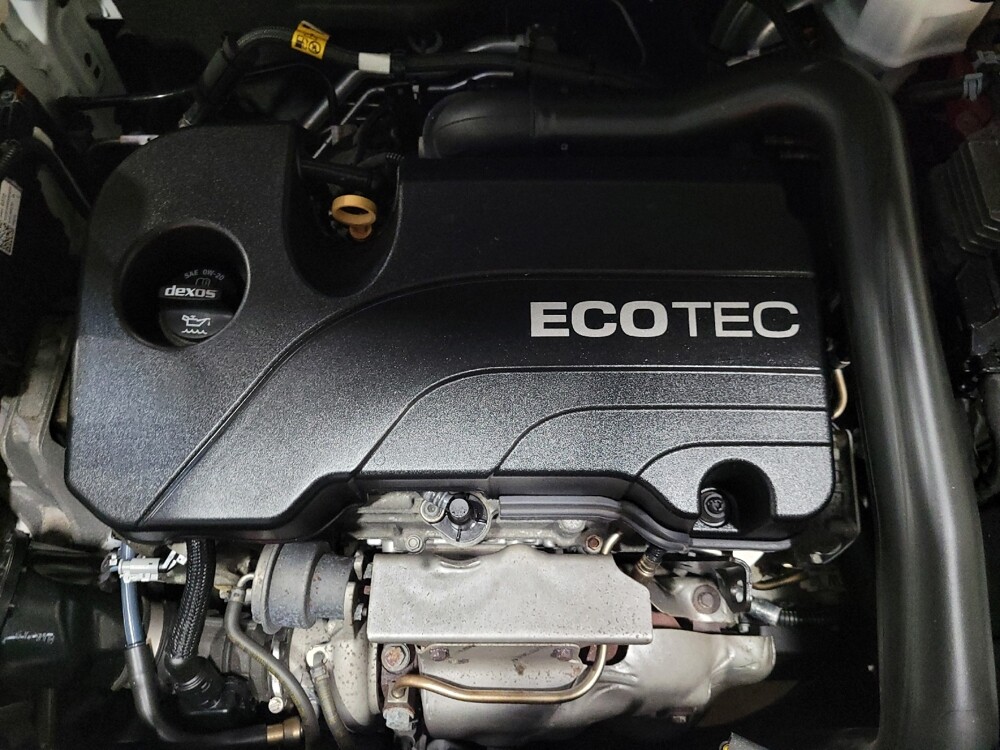 2019 Chevrolet Equinox in Pittsburgh, PA 15236 - 18113642 30