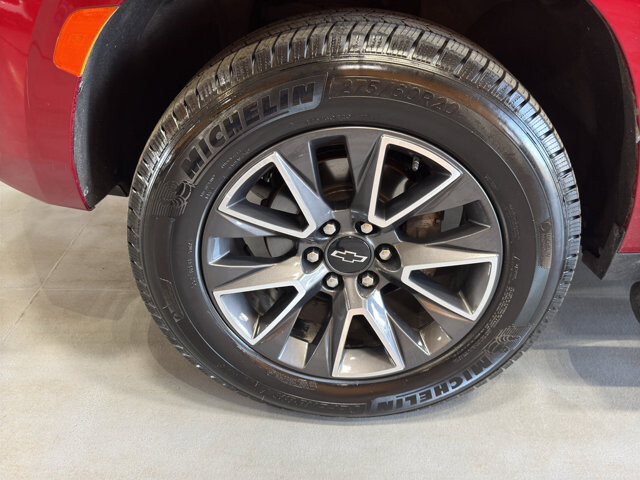 2021 Chevrolet Suburban in Burlington, WI 53105 - 18113678 12